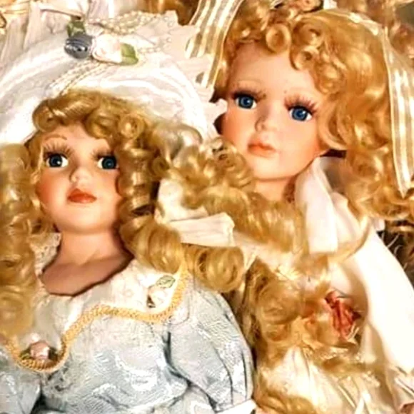 6 gorgeous porcelin dolls - Picture 3 of 7
